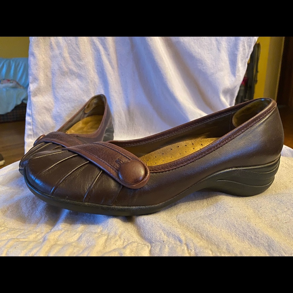 Hush Puppies multi toned brown loafer. Size 10